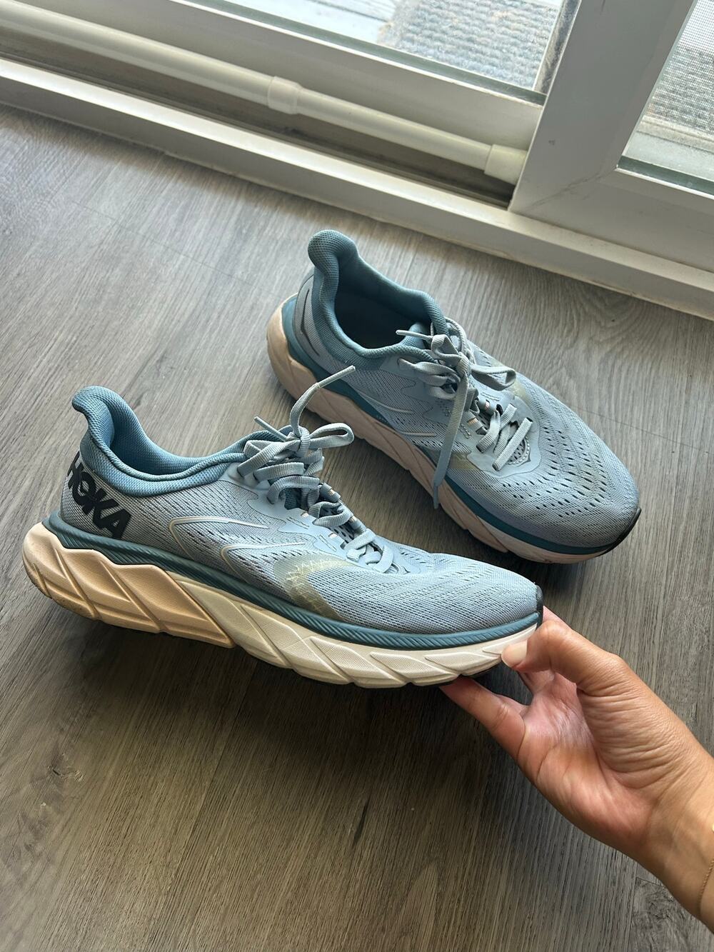 Hoka One One Arahi 5 womens size 8B